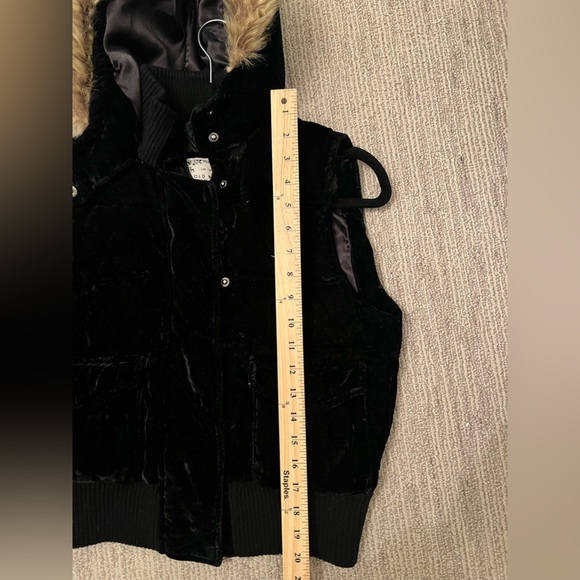 Old navy small Cozy Black velvet velour vest with brown faux fur hood - Picture 7 of 14